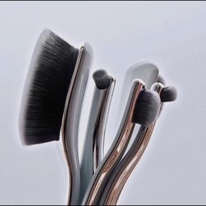 ARTIS Digit 5 Makeup Brush Set in Luxury Case